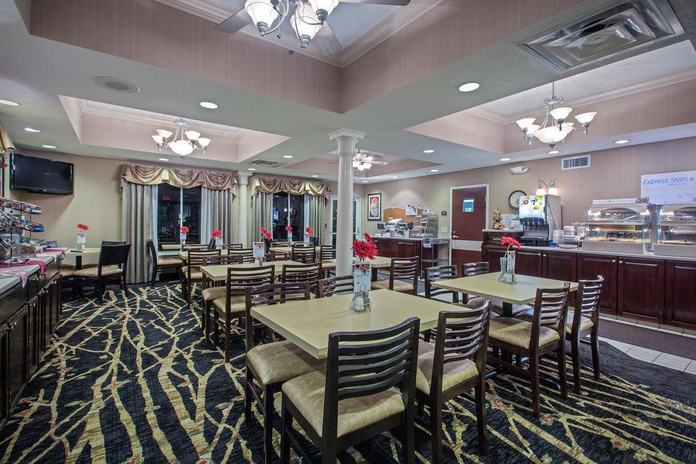 Holiday Inn Express Hotel & Suites Youngstown North-Warren/Niles By Ihg Екстериор снимка
