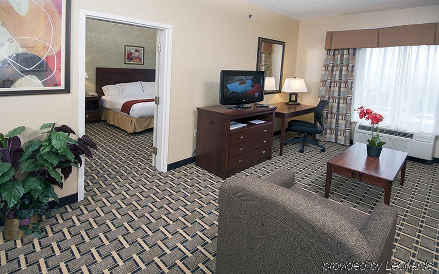 Holiday Inn Express Hotel & Suites Youngstown North-Warren/Niles, An Ihg Hotel Стая снимка