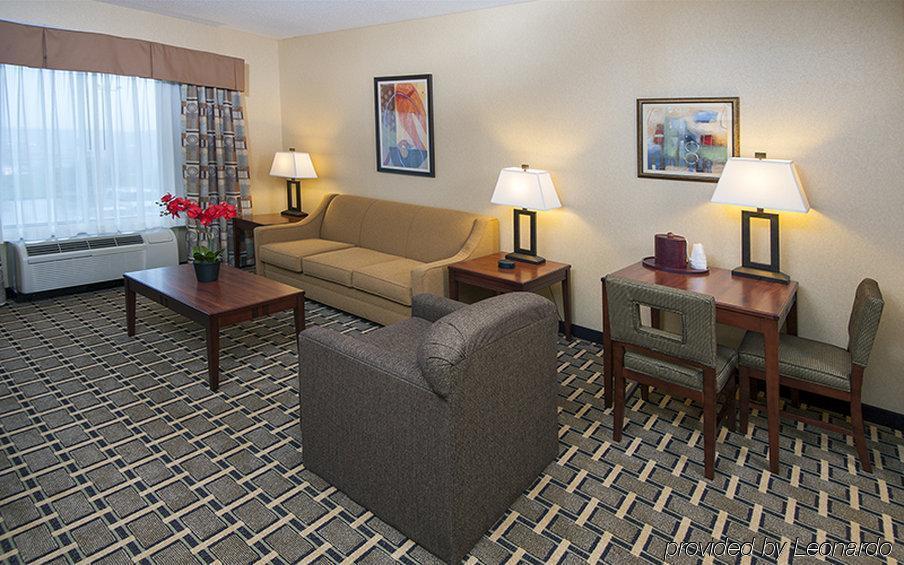 Holiday Inn Express Hotel & Suites Youngstown North-Warren/Niles, An Ihg Hotel Стая снимка