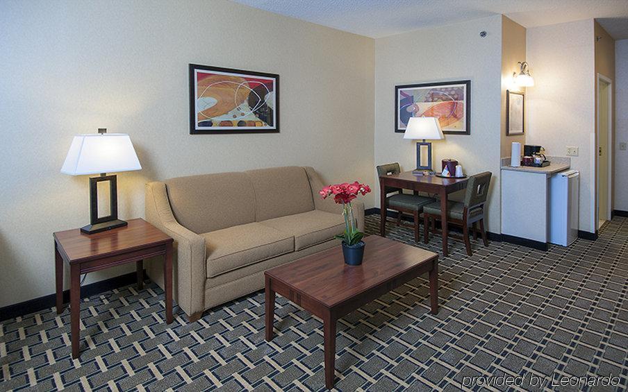 Holiday Inn Express Hotel & Suites Youngstown North-Warren/Niles By Ihg Стая снимка