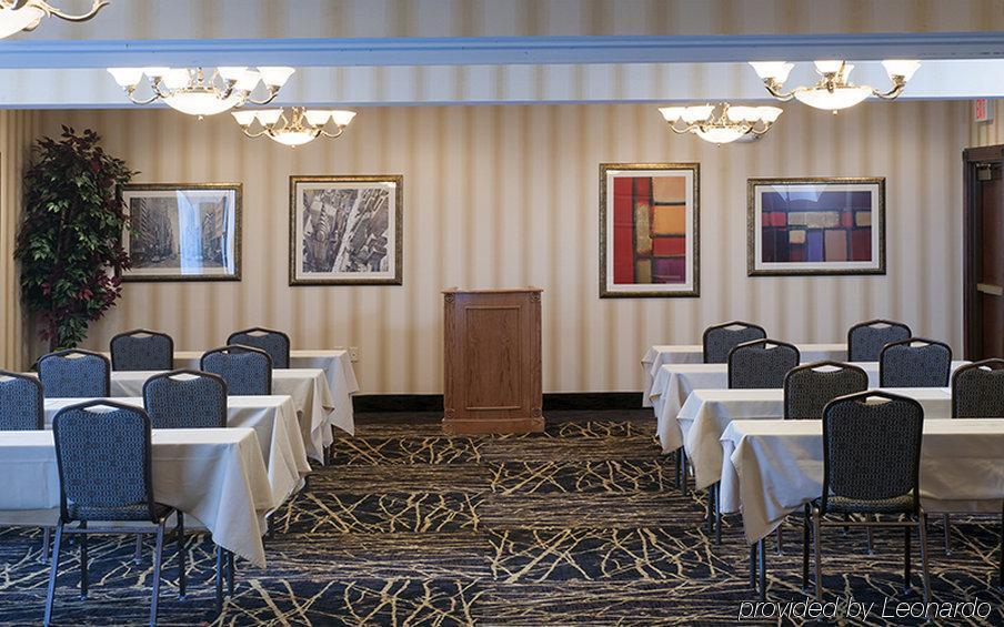Holiday Inn Express Hotel & Suites Youngstown North-Warren/Niles By Ihg Бизнес снимка