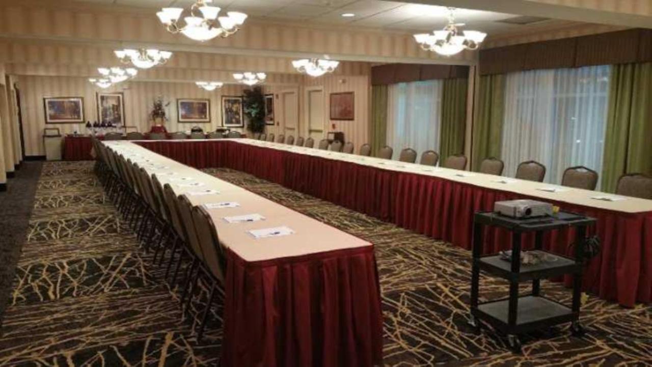 Holiday Inn Express Hotel & Suites Youngstown North-Warren/Niles By Ihg Екстериор снимка