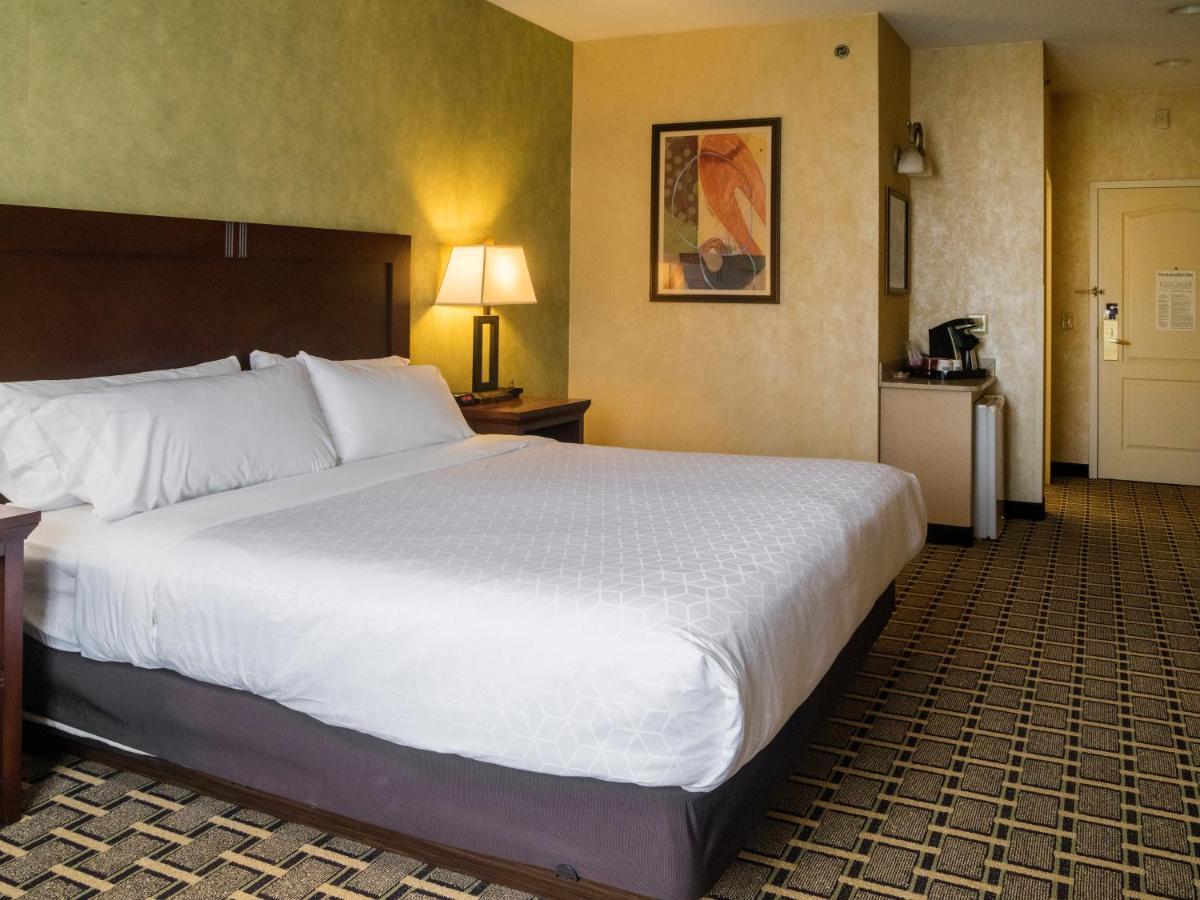 Holiday Inn Express Hotel & Suites Youngstown North-Warren/Niles By Ihg Екстериор снимка