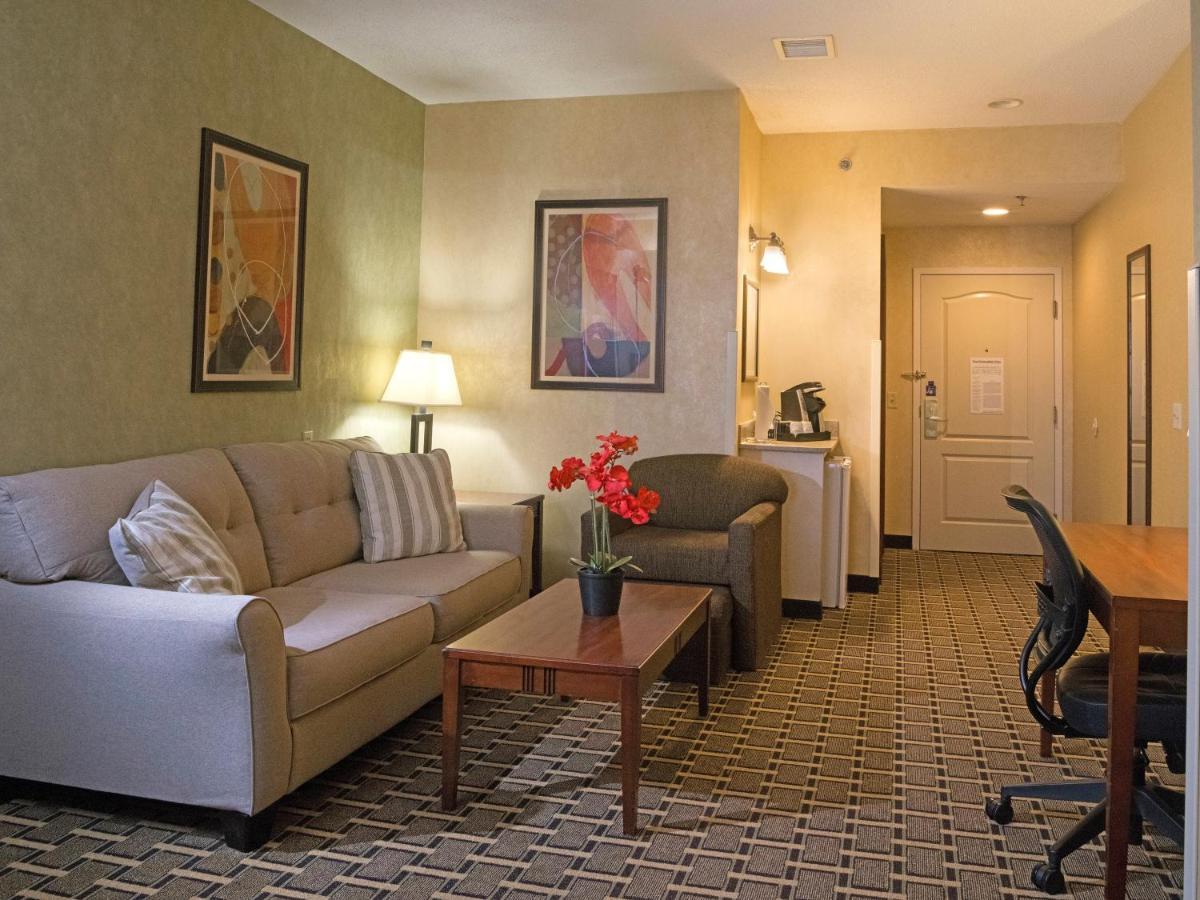Holiday Inn Express Hotel & Suites Youngstown North-Warren/Niles By Ihg Екстериор снимка