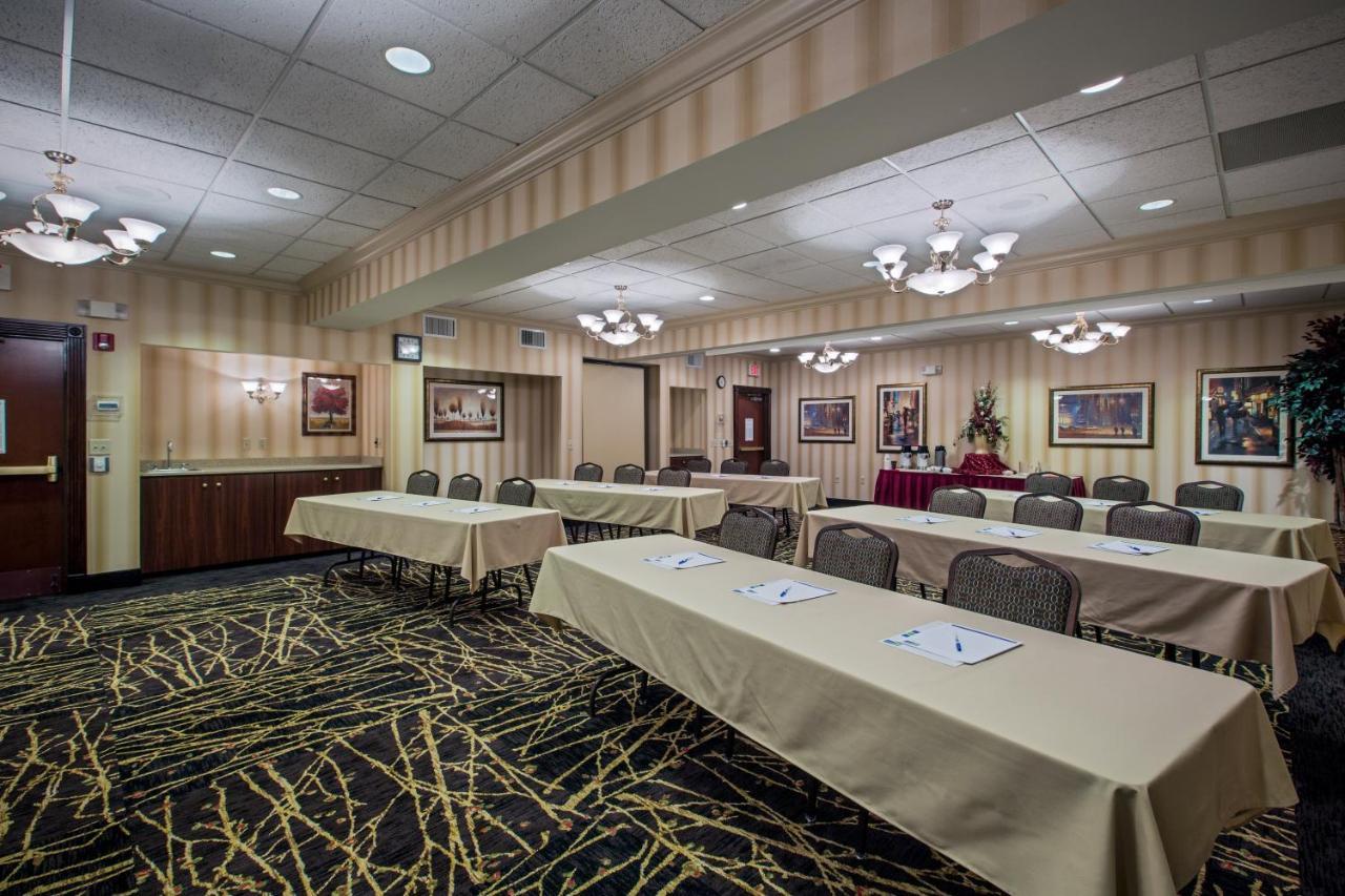Holiday Inn Express Hotel & Suites Youngstown North-Warren/Niles By Ihg Екстериор снимка