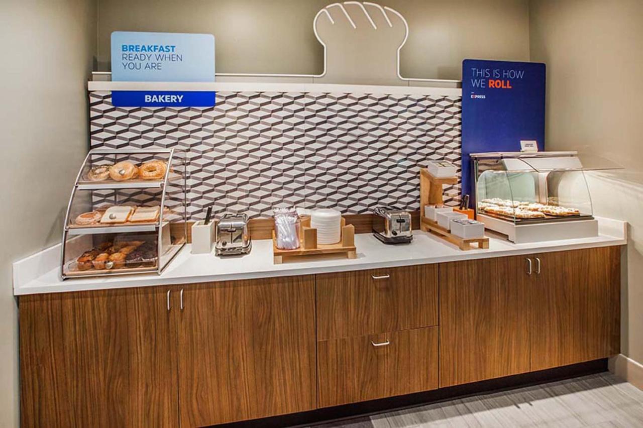 Holiday Inn Express Hotel & Suites Youngstown North-Warren/Niles By Ihg Екстериор снимка